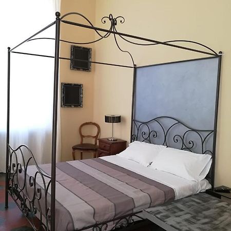 Bed and Breakfast Dimora Castello Dei Conti Trinita  Экстерьер фото